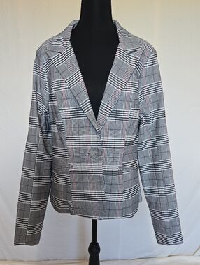 NWOT Unique Vintage Gray Plaid Blazer with Maroon Accents
